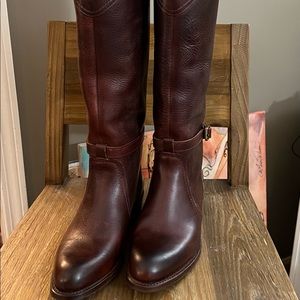 Never worn! Pair of Frye Redwood womens Dorado buckle finding boots sz8 #76562